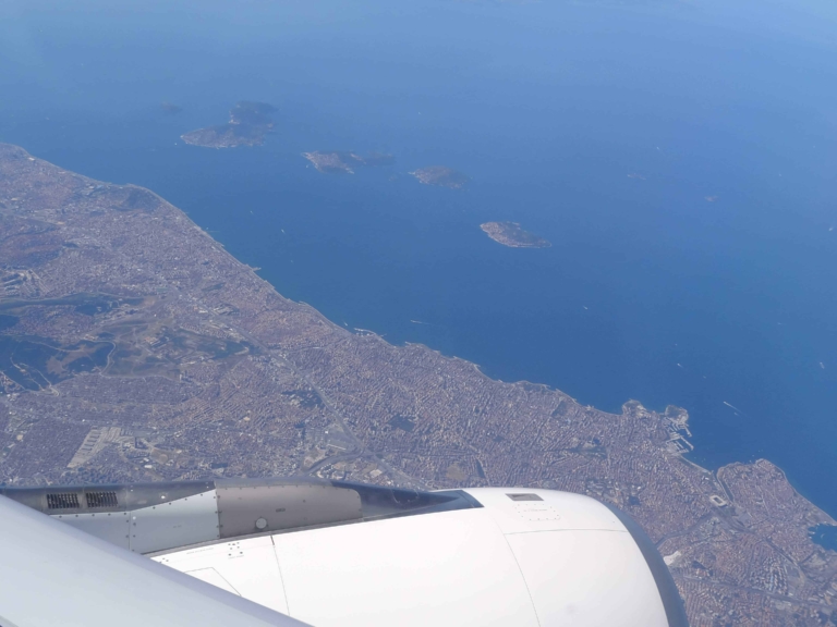 Flying Over The Bosphorus in Style: Turkish Airlines Review.