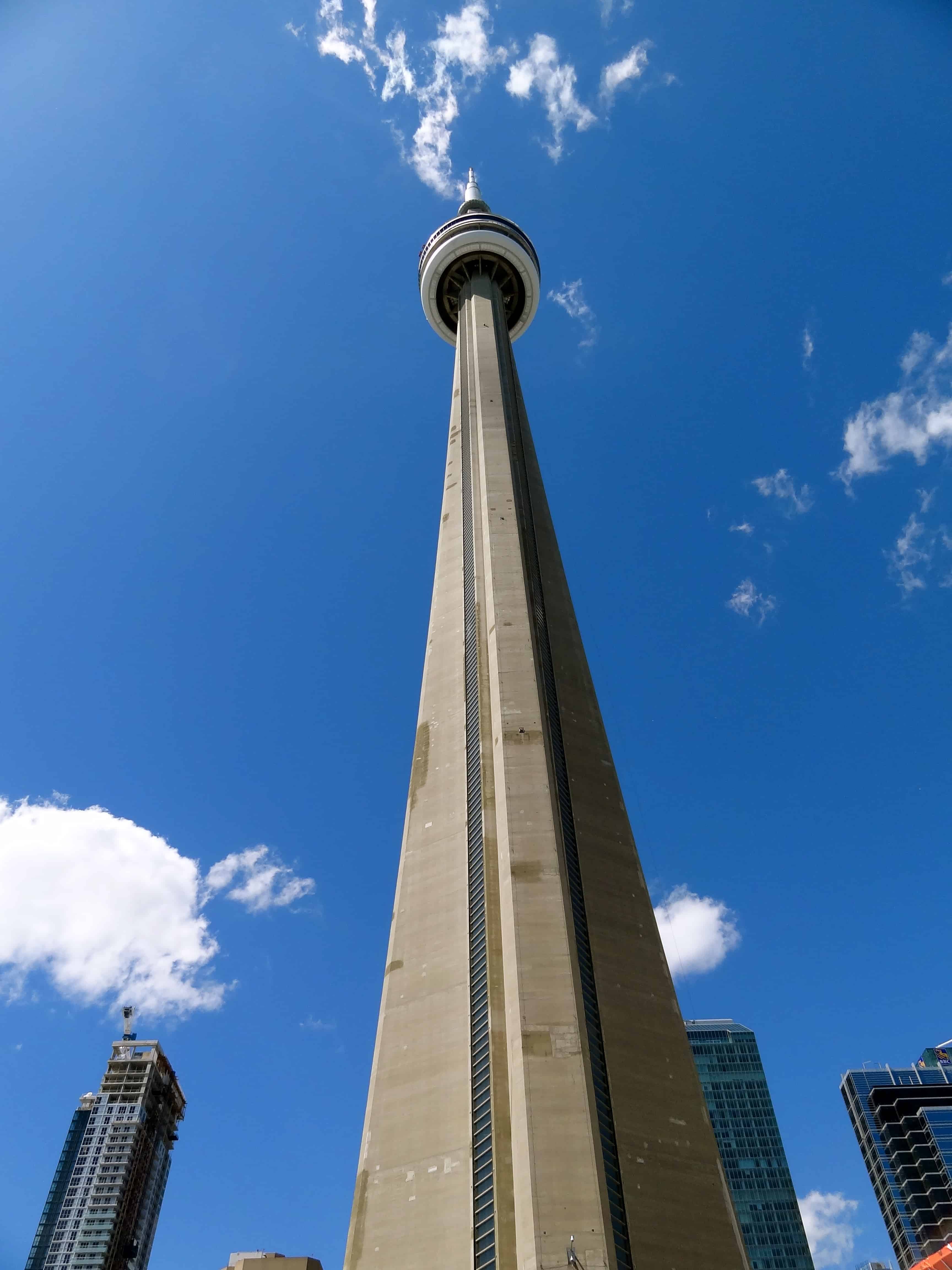 Video: Walking on The Edge in Toronto. | The Shooting Star