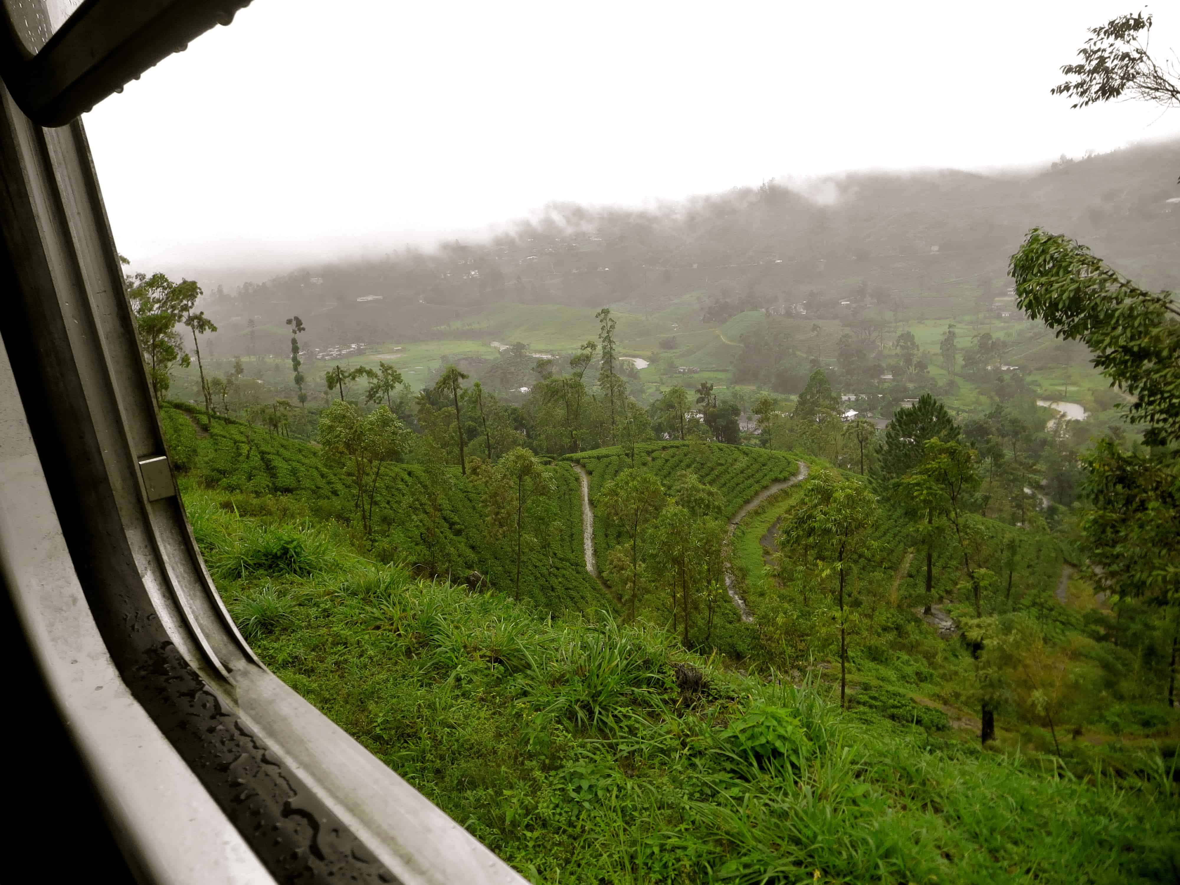 train kandy to ella, sri lanka hill country, Sri Lanka photos, train to ella, offbeat sri lanka
