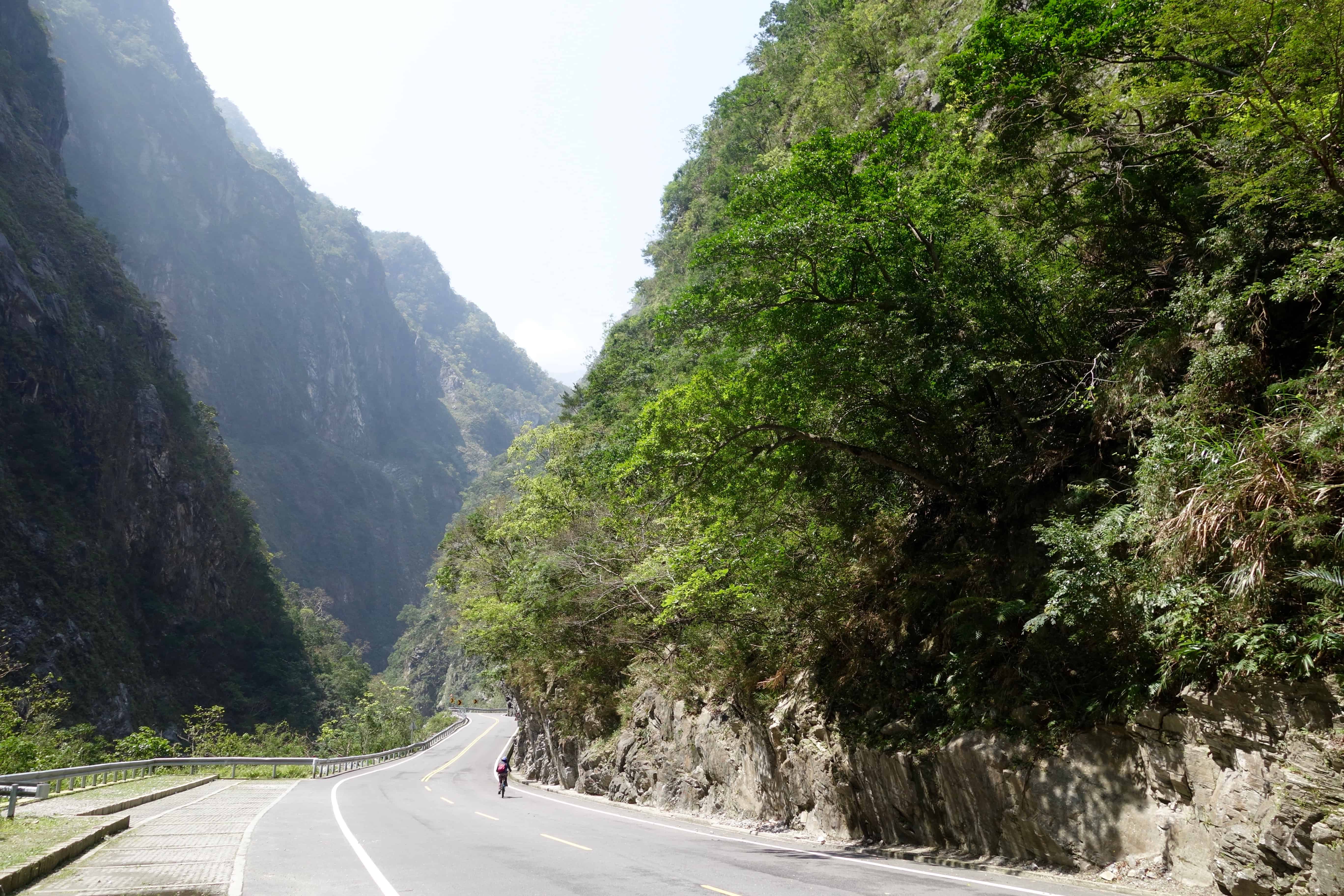 cycling taroko gorge, taiwan places to visit, taiwan travel guide