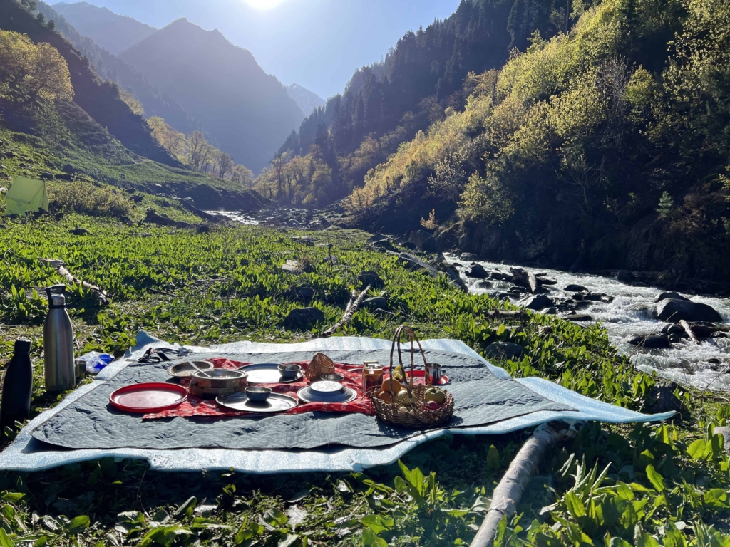 kashmir breakfast by the river