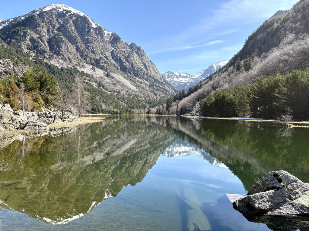 hiking Aigüestortes i Estany de Sant Maurici National Park